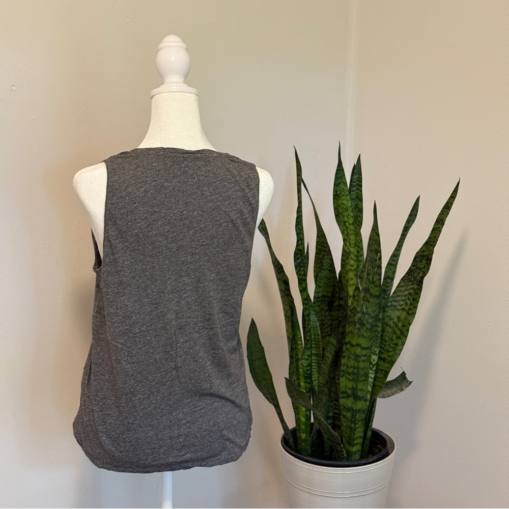 Madewell | V-neck Tank Top with Pocket Detail - Picture 4 of 9